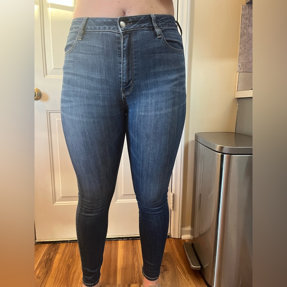 American Eagle Super High Rise Jegging
Super Stretch